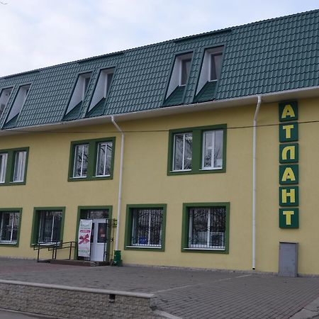 Atlant Hotel Ostroh Extérieur photo