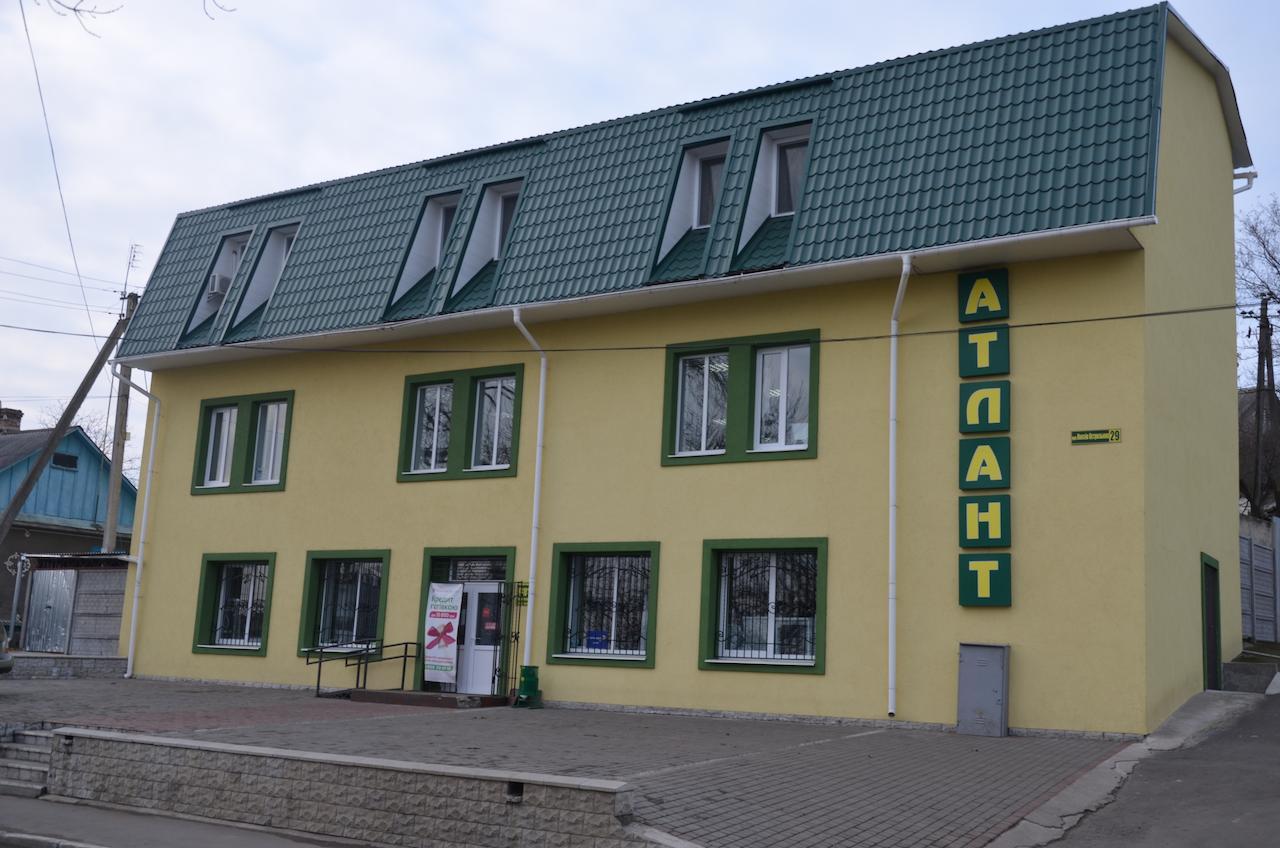 Atlant Hotel Ostroh Extérieur photo