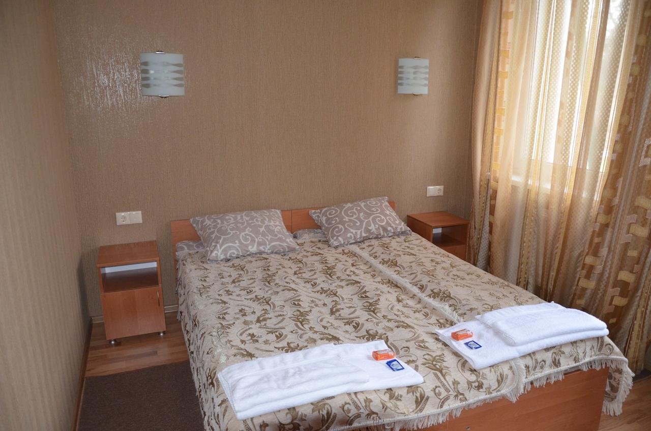 Atlant Hotel Ostroh Chambre photo