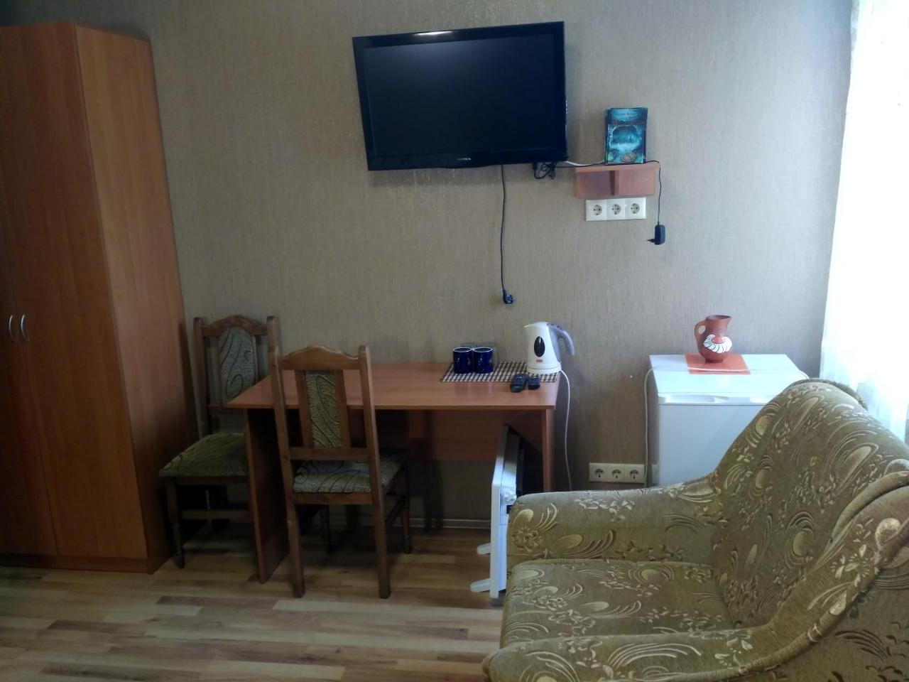 Atlant Hotel Ostroh Extérieur photo