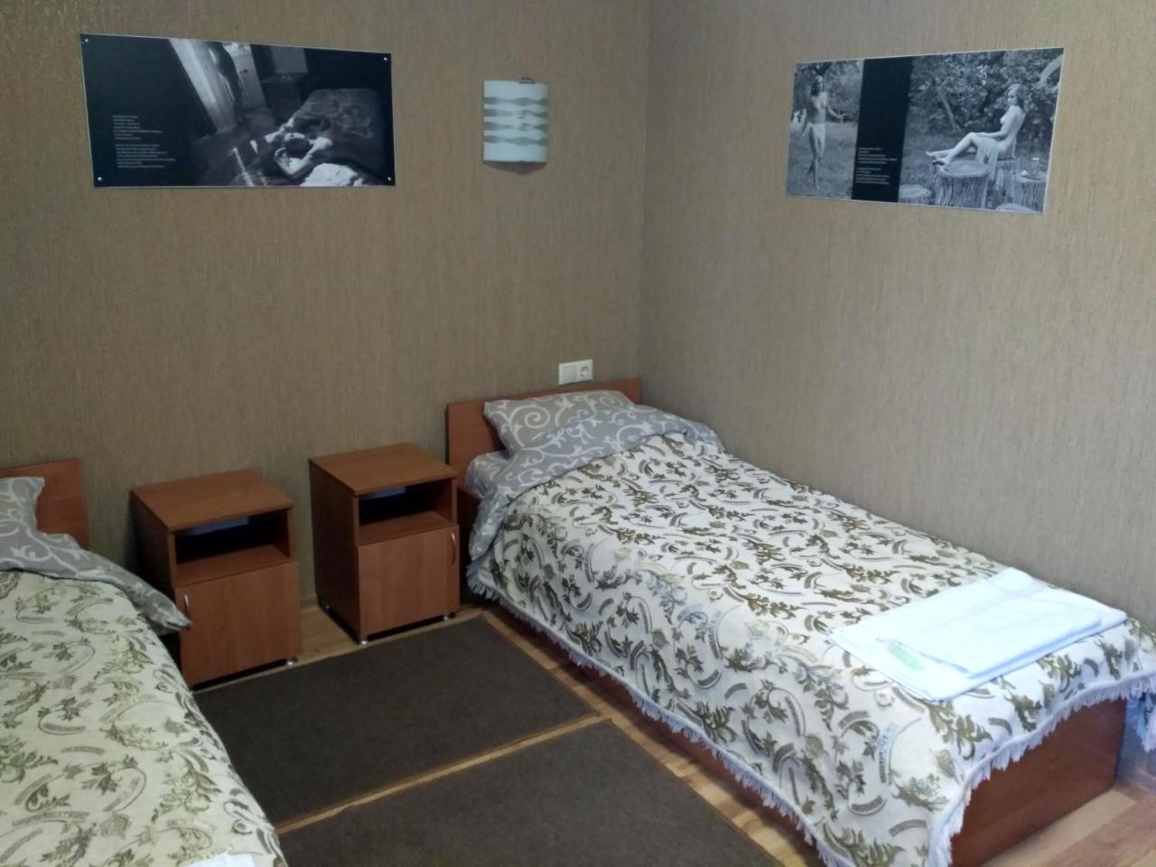 Atlant Hotel Ostroh Extérieur photo