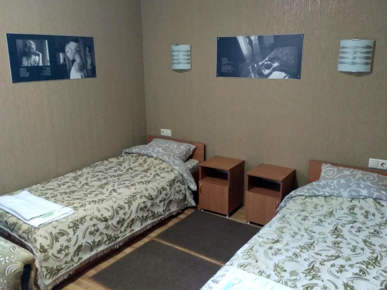 Atlant Hotel Ostroh Extérieur photo